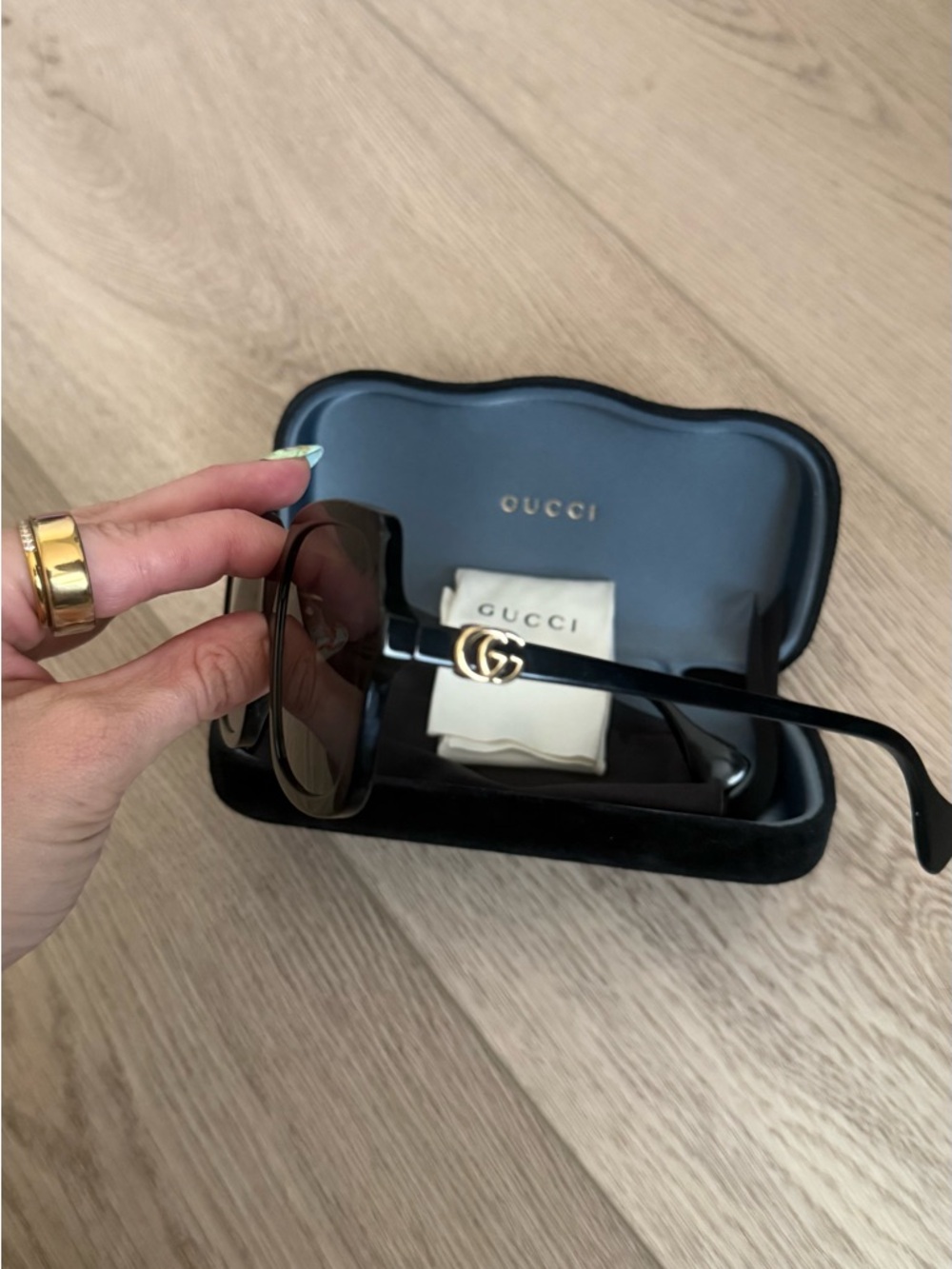 Gucci Glossy Black Oversized Square Women's Sunglasses - Picture 4 of 7